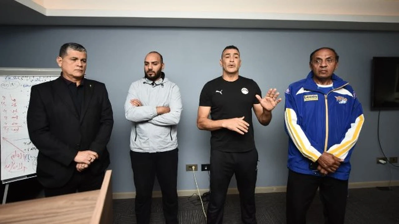 أوسكار رويز يُحاضر مدربي حراس المرمى حول أهم الحالات التحكيمية